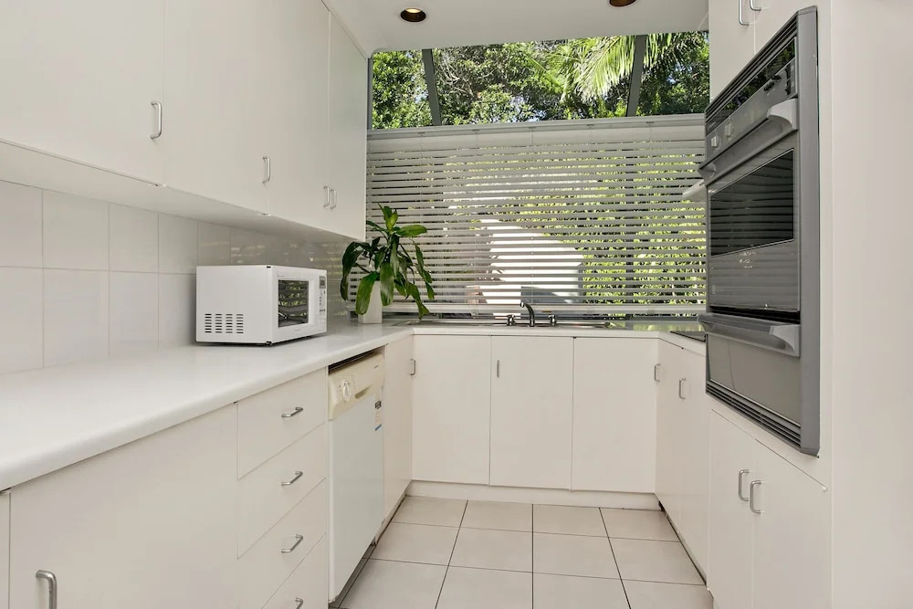 2/56 Lawson Street@Clarkes Beach