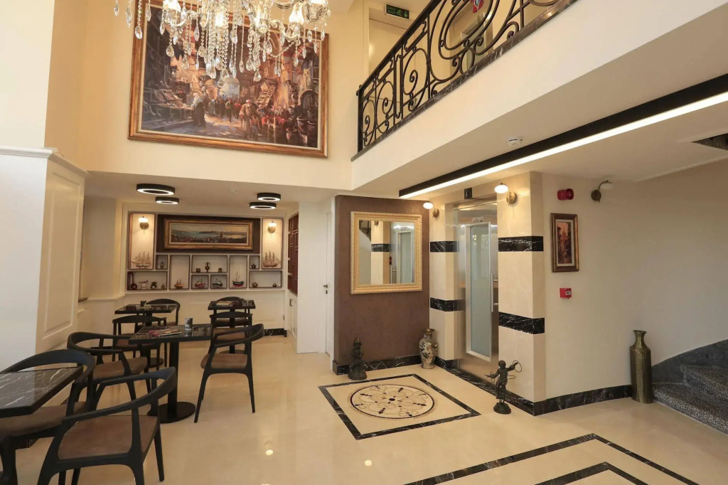 Art Nouveau Pera