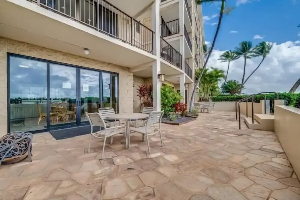 Kihei Beach, #409 2 Bedroom Condo by RedAwning