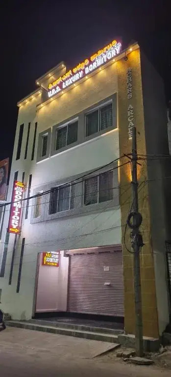 V R S Luxury AC & NON AC Male Dormitory