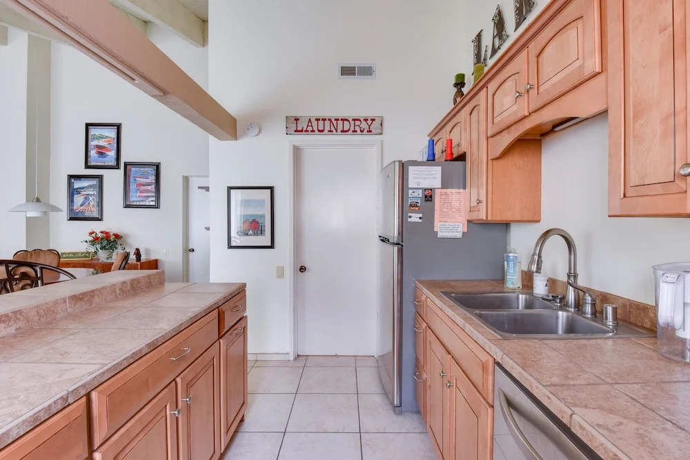 Waters Edge Jewel w/ Lake Views HOA Access!