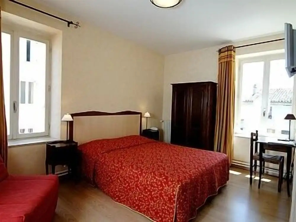 Logis Hotel Des Voyageurs Restaurant La Bonne TablHay
