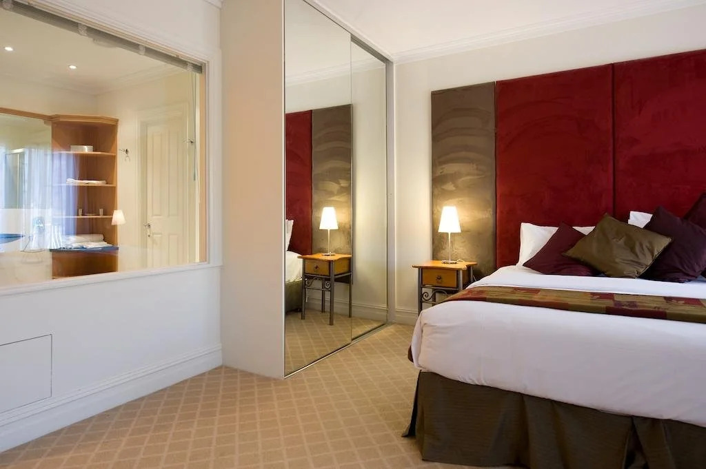 Lakeside Suites