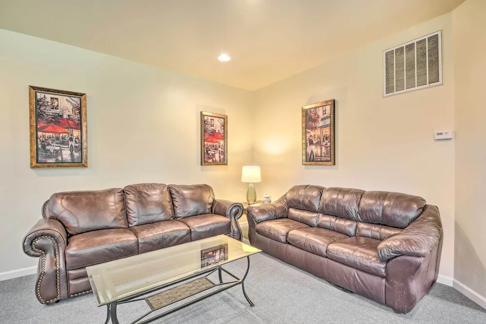 Charming Medford Getaway ~ 4 Miles to Downtown!