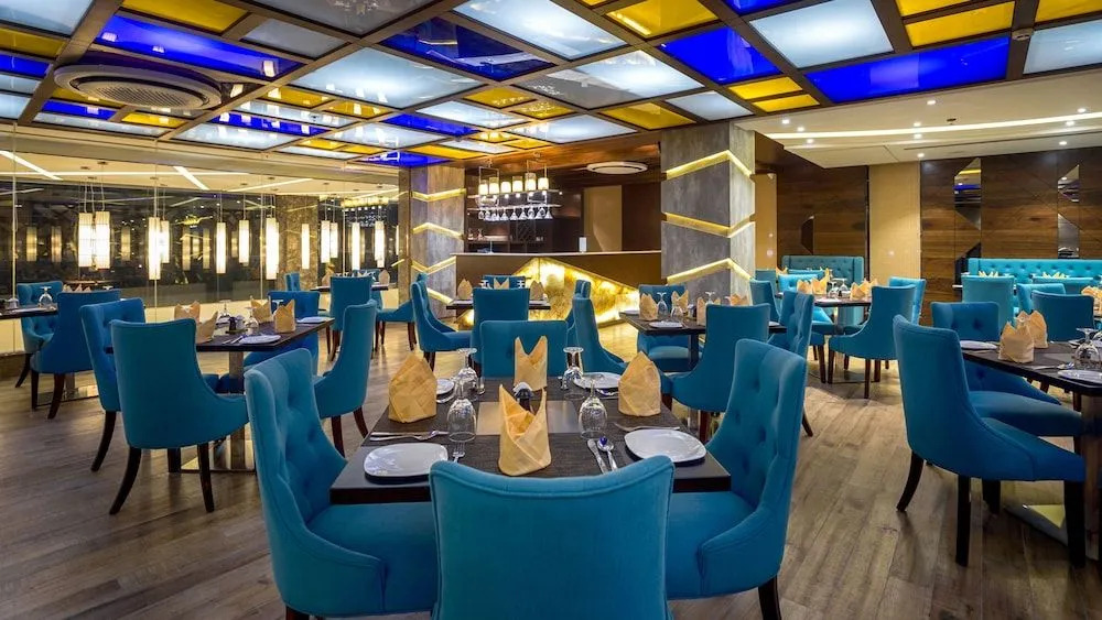 Hotel Saffron Crest