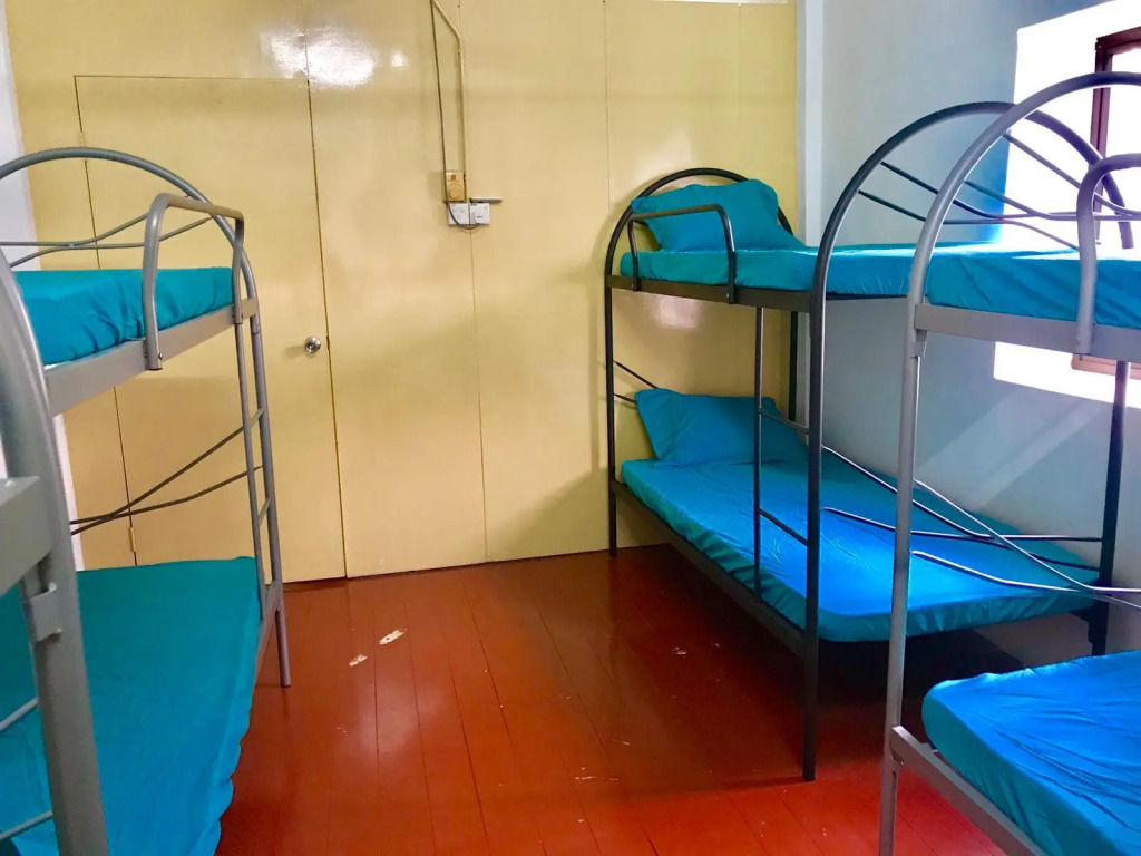 B&L Islanders Inn - Hostel
