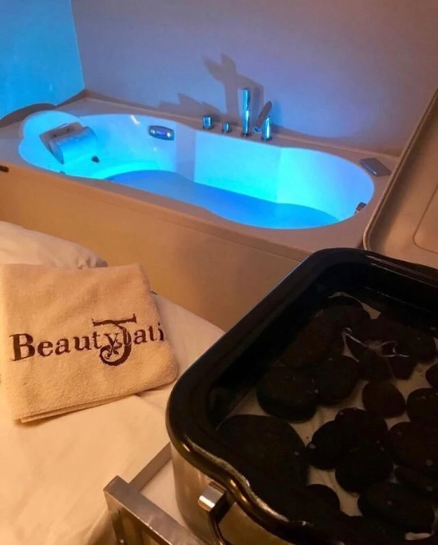 Bed  Breakfast Beauty