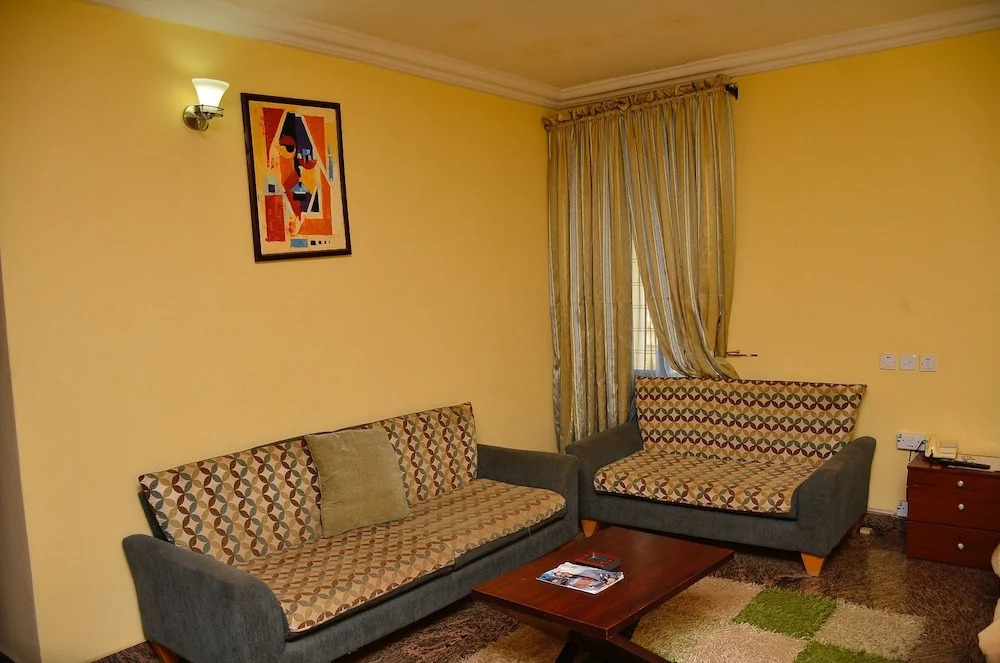 Yanna Lodge