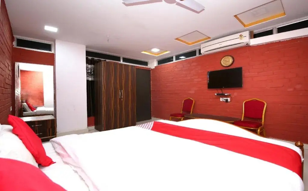 Hotel O Sea Rock
