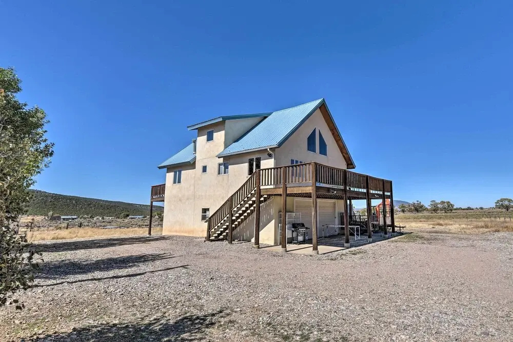 Questa Home w/ Views - 13 Mi to Red River Skiing!