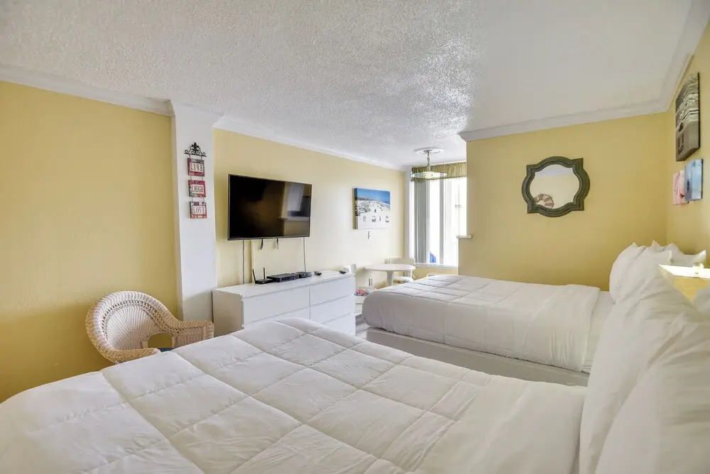 Daytona Beach Studio w/ Private Lanai 1 Mi to Pier
