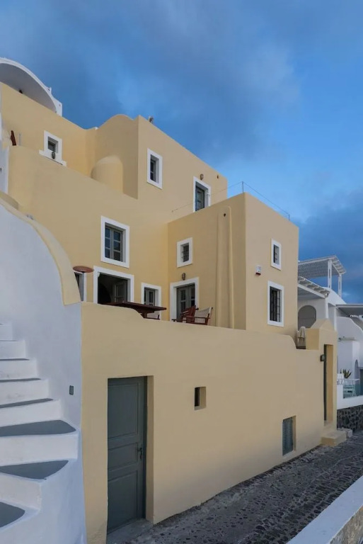 Santorini Roses Suites