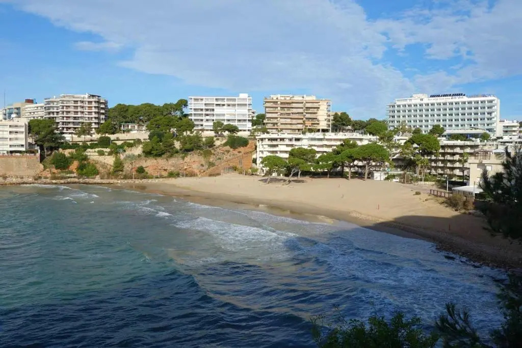 Apartment with 2 bedrooms in Salou with wonderful city view shared pool furnished balcony 300 m from the beach