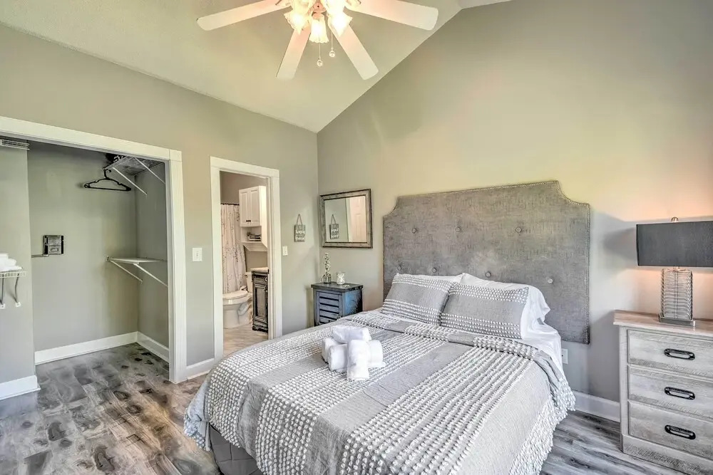Condo w/ Pool Access & Central A/C - 2 Mi to Beach