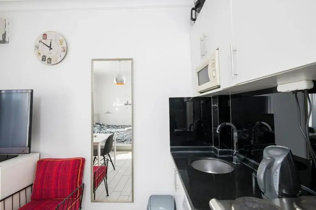 Cute 1 Room w/AC 300 meters to Istiklal Street