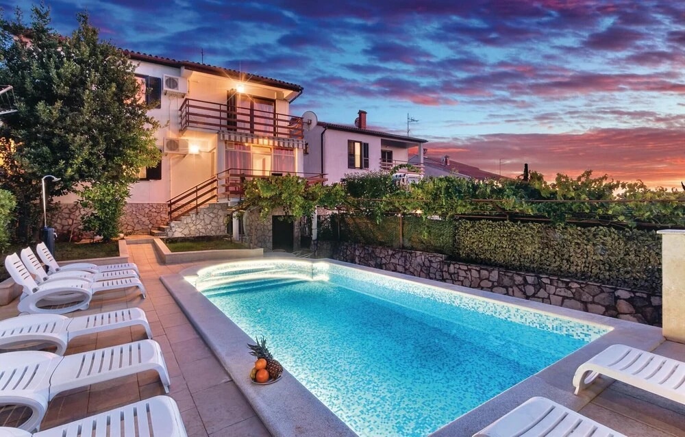 Stunning Home in Pula With Wifi and 4 Bedrooms