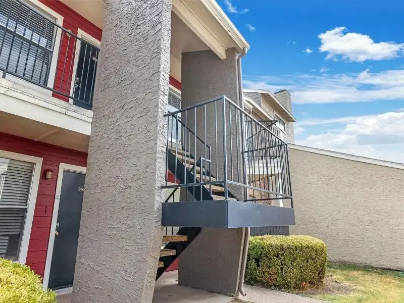 Landing Apartments - Quail Ridge