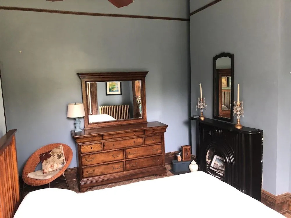 Shaw Mansion Inn