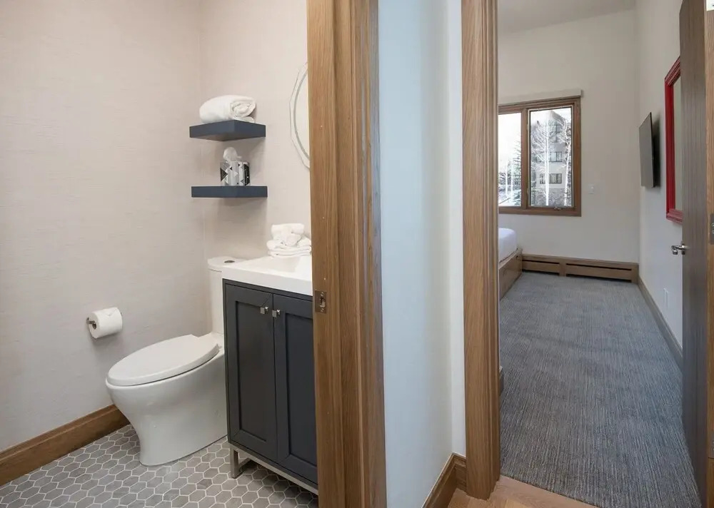 Highlands Westview 300 3 Bedroom Condo by RedAwning