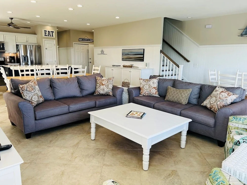 Fins / 1295 Ocean Blvd West 10 Bedroom Home