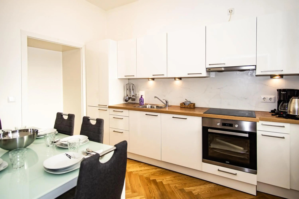 Raimond Apartment