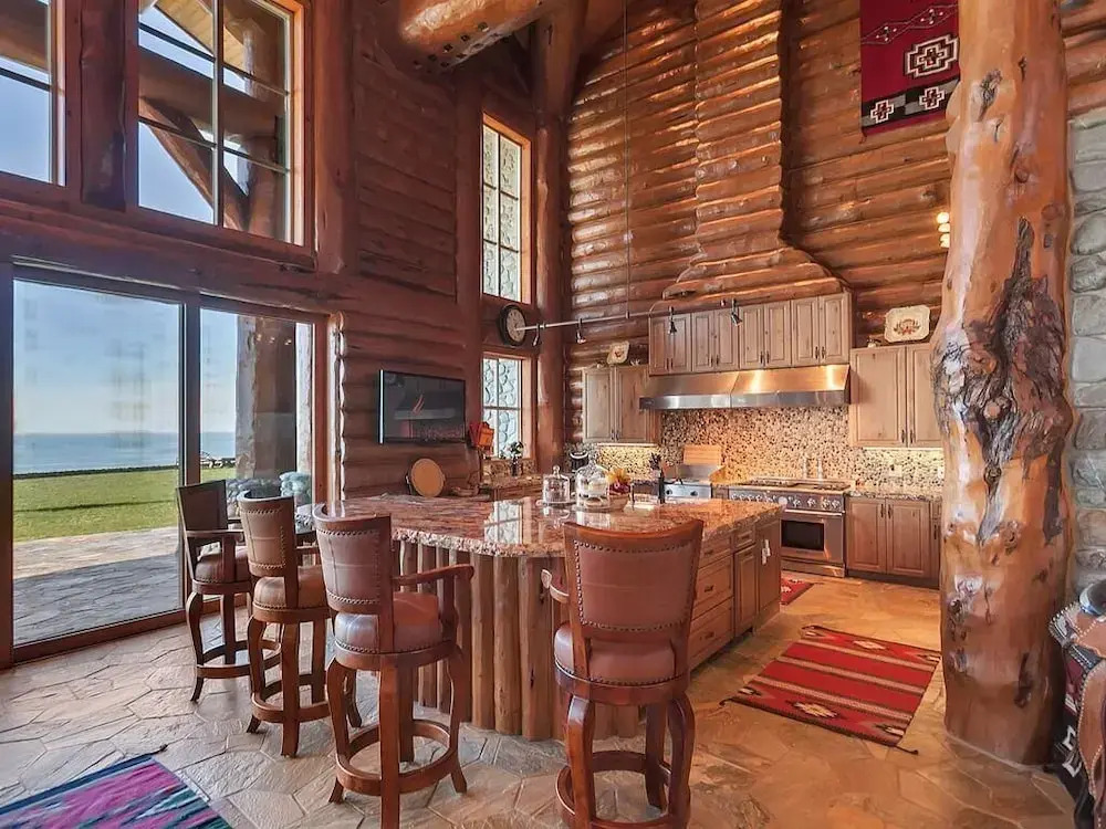 Lx28: Gold Beach Oceanfront Estate