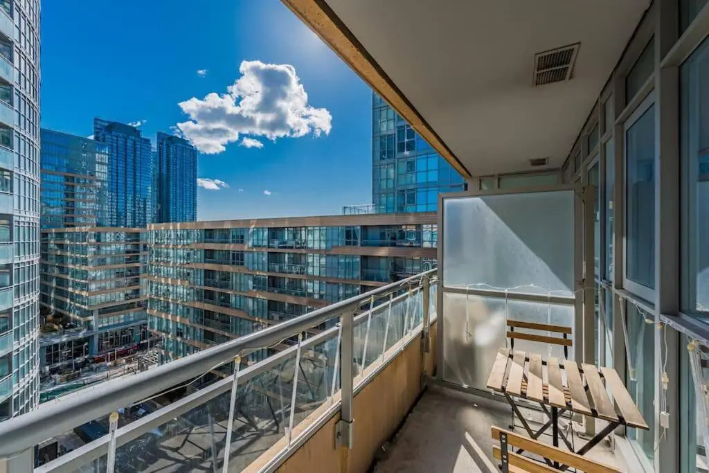Beautiful 2BR-2Bath Condo Parking Balcony