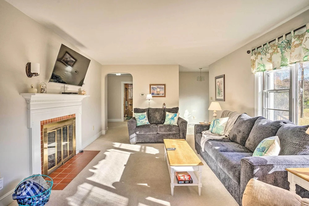 'the Oyster Bed' Retreat w/ Pool & Game Room