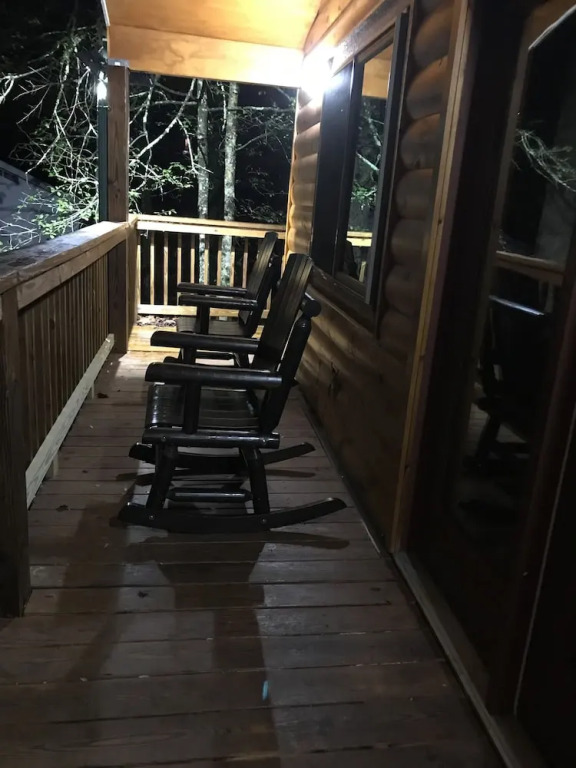 Laurel Manor Close To Downtown 4 Bed Rooms Hot Tub And Fire Pit