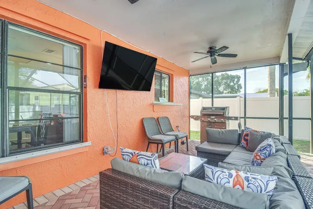 Largo Oasis w/ Pool & Grill: 6 Mi to Beach!