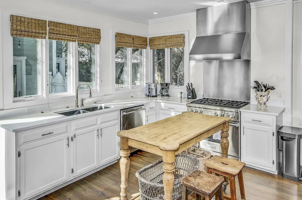 Short Distance To The White Sandy Beaches, Rendezvous Main House + Carriage In Seaside 4 Bedroom Home by RedAwning