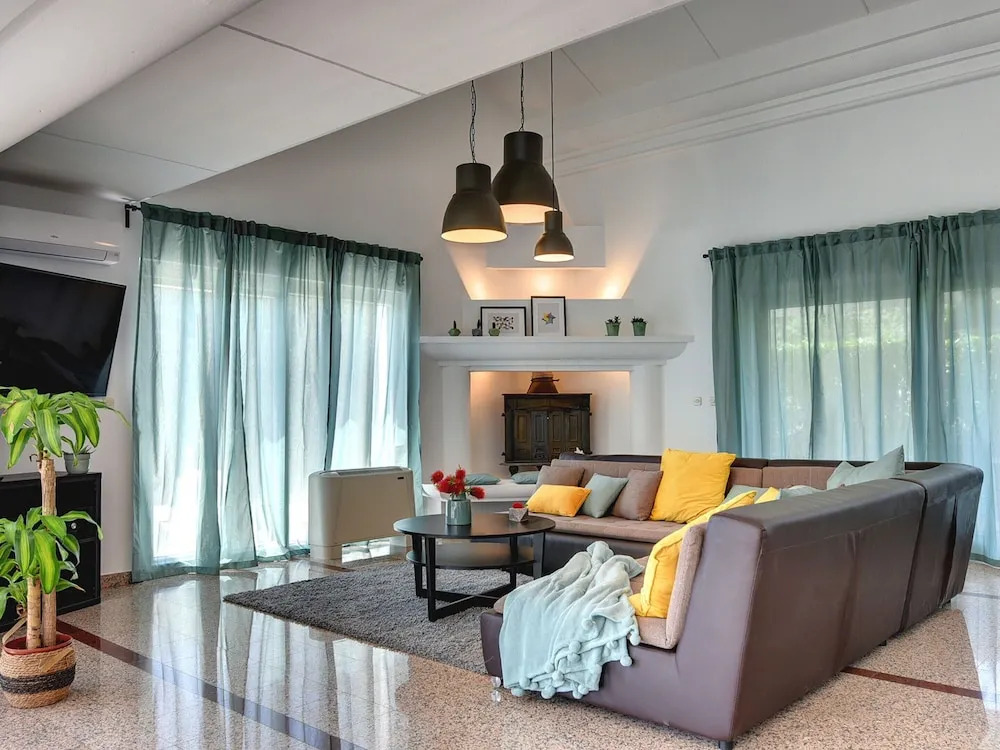 Villa in Medulin With Garden, Private Pool and Sauna Near the Center