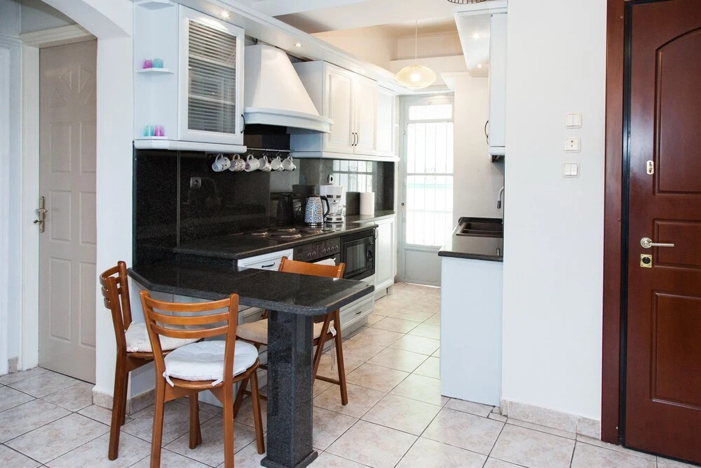 Brand new apt in central Athens