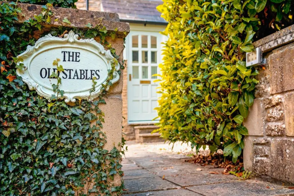 2 The Old Stables