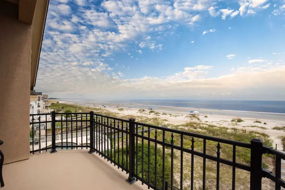 Oceanfront, Pool+hot Tub, Game Room, Views Steps to Beach Lido by Avantstay
