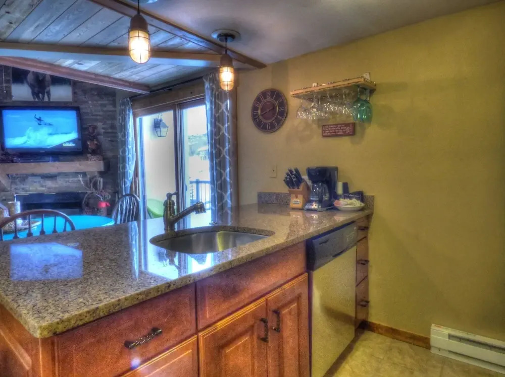 Lift Tickets Shuttle & Hottub, Pool, Near Ski Mountain Area