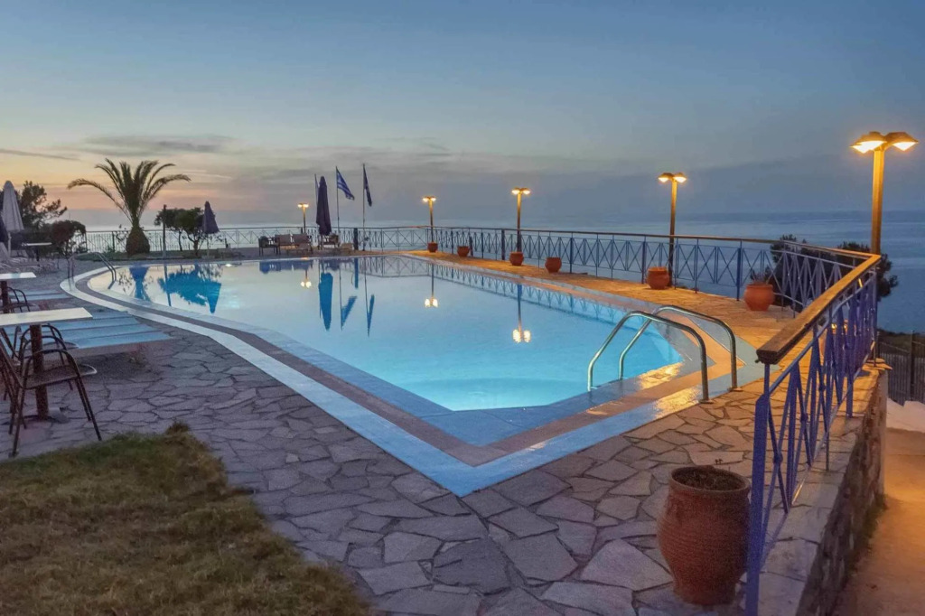 Karras Star Hotel