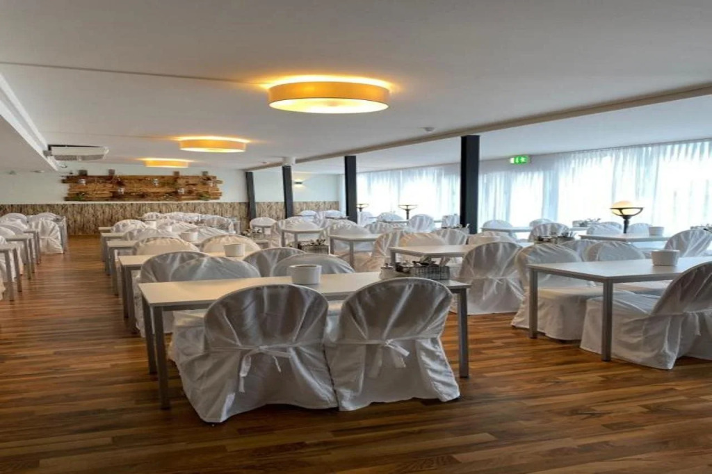 Отель BeeVillage Messehotel Hannover-Laatzen