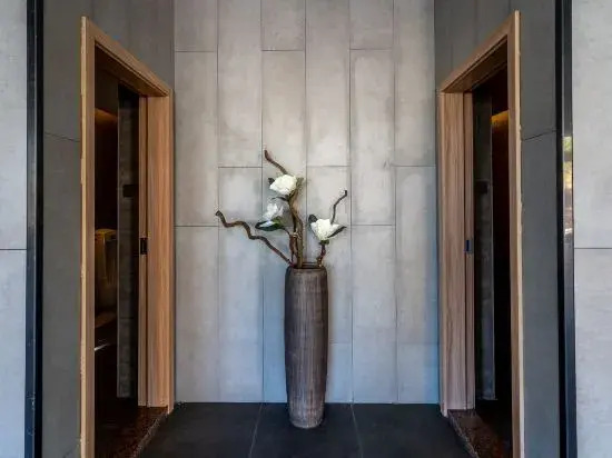 Danzhou Guanlan Shangpin International Hotel