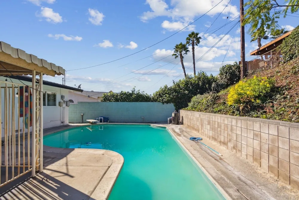 Modern Relaxing Retreat With Private Pool 4 Bedroom Home by RedAwning