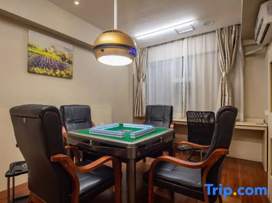 Yiyi Business Hotel