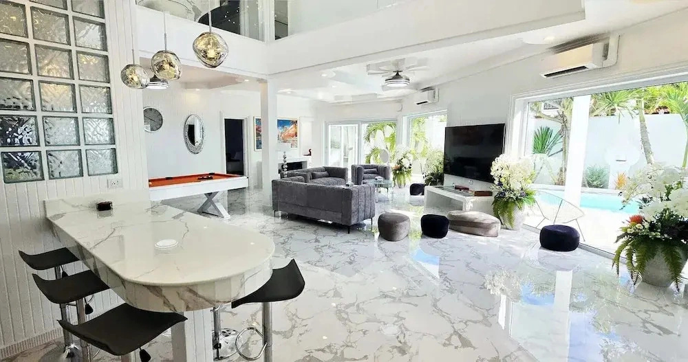 EMPIRELAND Luxury Pool Villa Pattaya Walking Street
