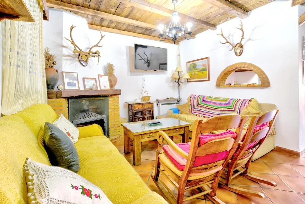 House With 5 Bedrooms in Puebla de Don Rodrigo, With Wonderful Mountain View and Furnished Terrace