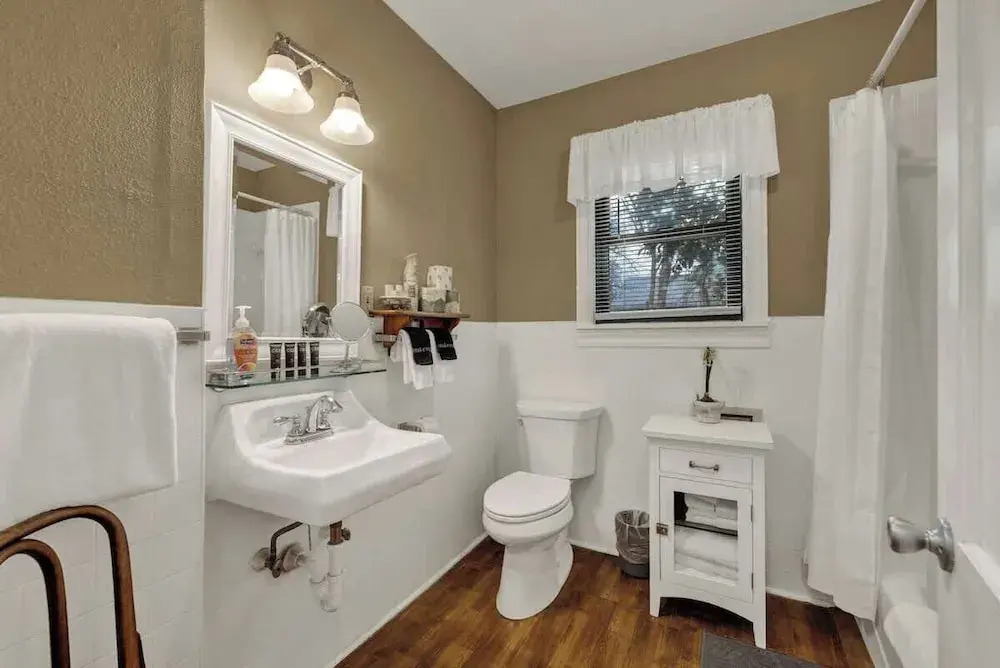 Leicht Haus Hot-tub & Fire Pit, 5 Blks to Marktplatz!