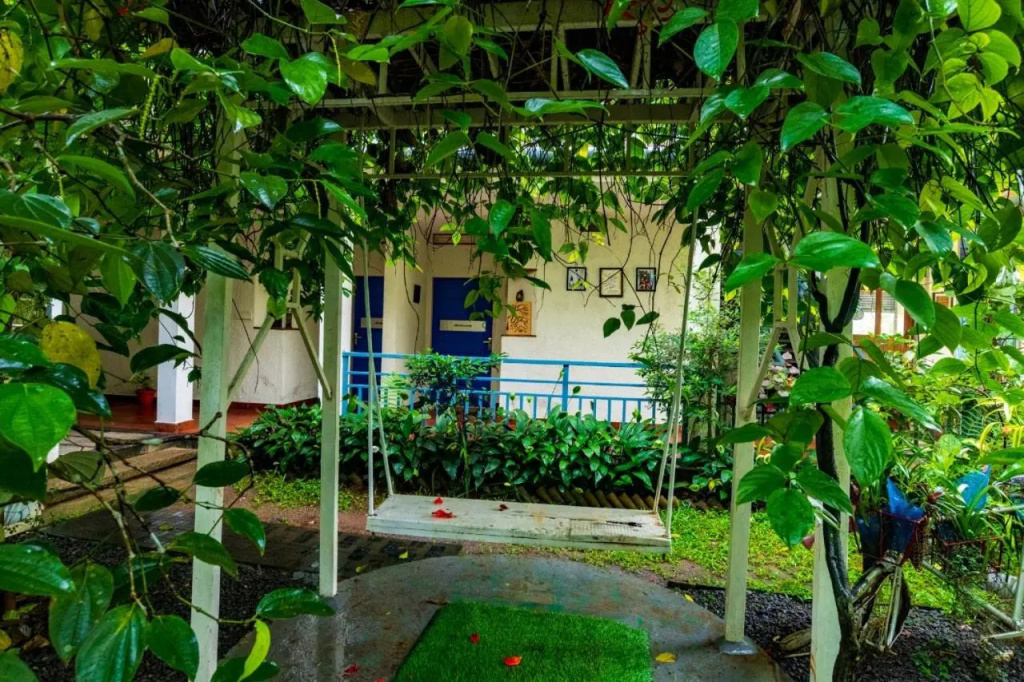 Mistletoe Munnar Homestay & Cafe