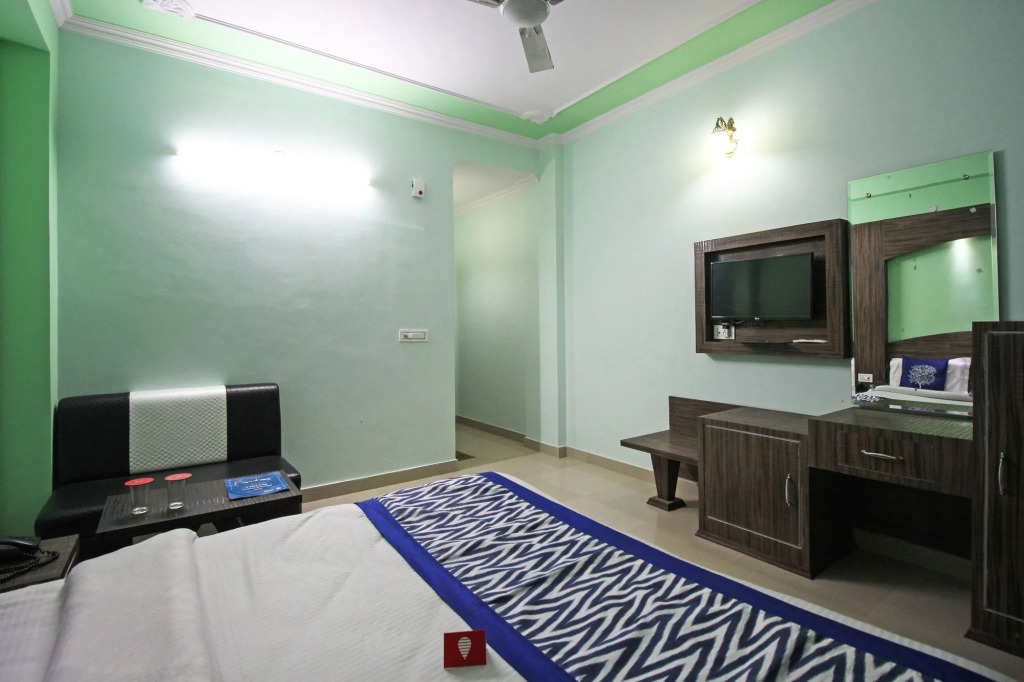 OYO 5876 Hotel KS International