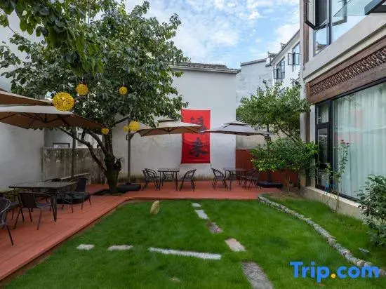 Hongcun Neighborhood · Smart Holiday Courtyard Homestay
