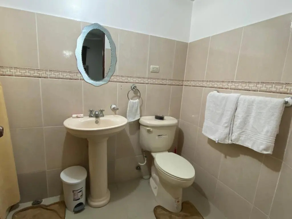1 DR Huge cozy 3bedroom apartment to stay