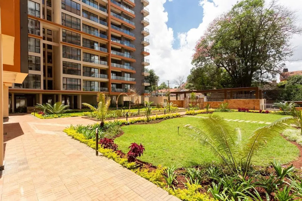 Lux Suites Urban Oasis Apartment