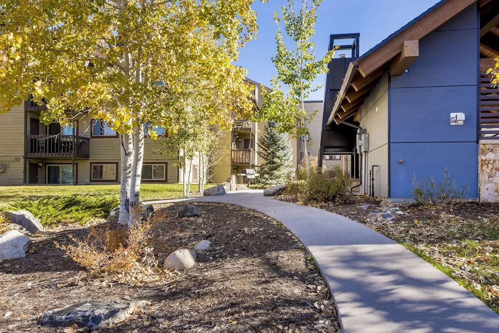 Shadow Run E109 - 2 Br Condo